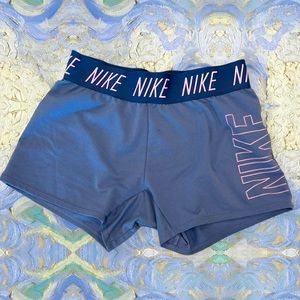Girls Nike shorts. Med